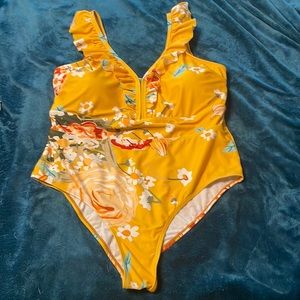 Meet Curve Bathing Suit - padded and so cute on! Worn once!